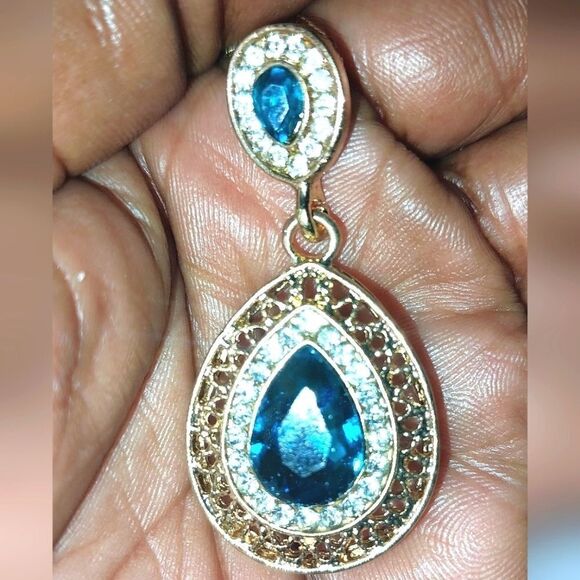 Double Water Drop Shape Jewelry Set - Picture 4 of 10